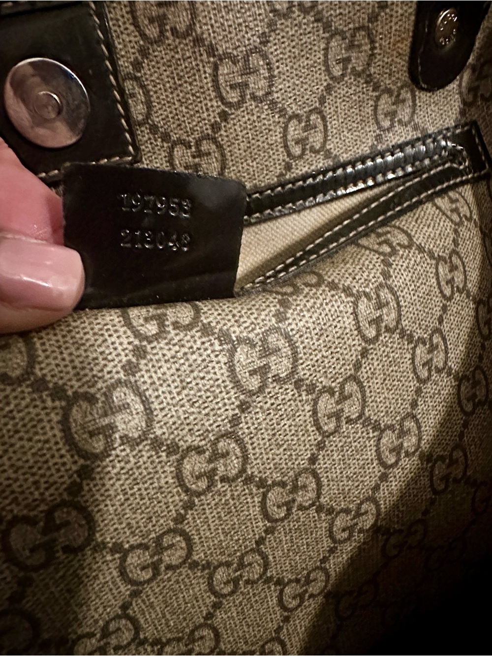 Gucci Beige GG Supreme Tote with Red Rose Heart Graphic - Picture 3 of 16